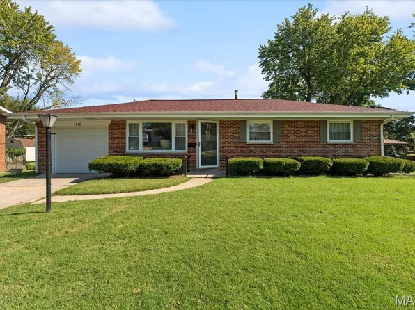1218 Express Dr, Belleville, IL 62223