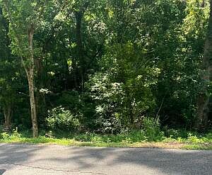 3rd image of Candy Creek Dr