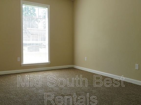 4th image of 4321 Crescent Park Dr