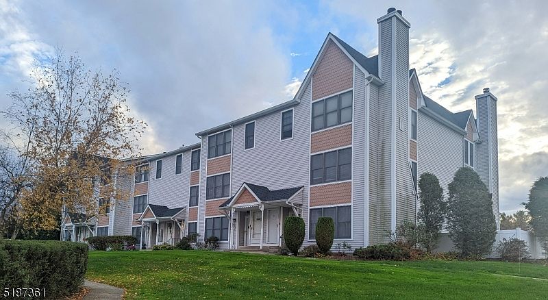 1st image of 80 Heritage Ln