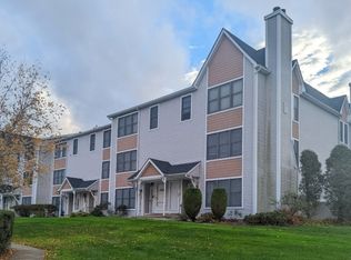 80 Heritage Ln, Hamburg, NJ 07419