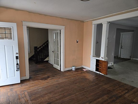 4th image of 104 Gale Avenue