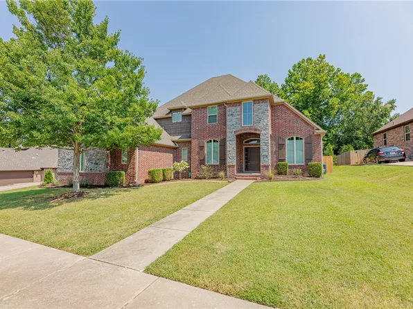 2300 NW Willow St, Bentonville, AR 72712