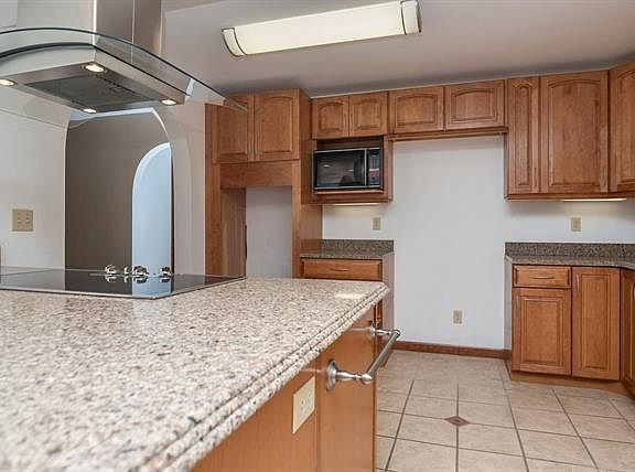 4th image of 1126 Park Dr