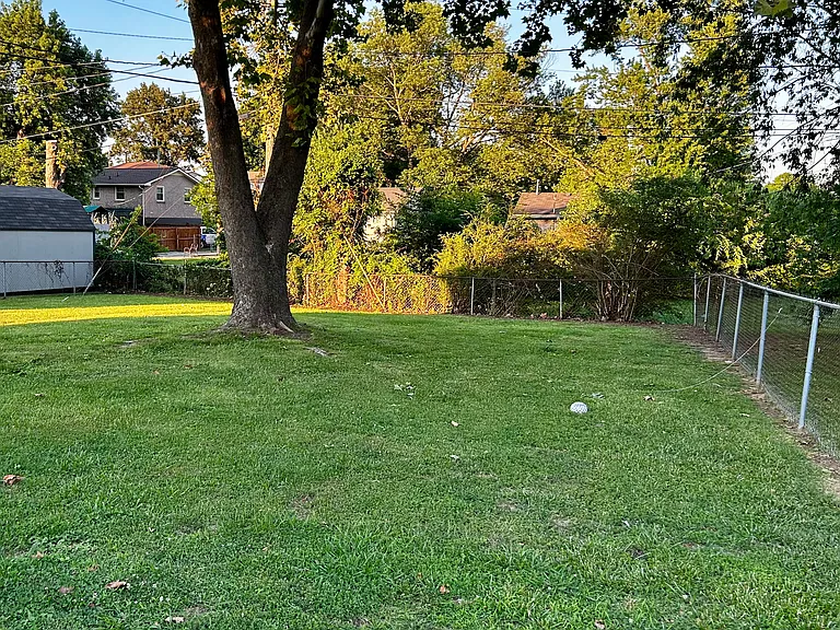 812 Perry Dr — Photo 9