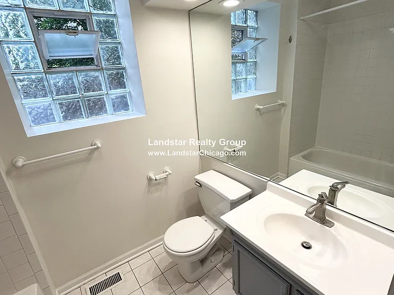 1427 N Wood St #1F — Photo 6
