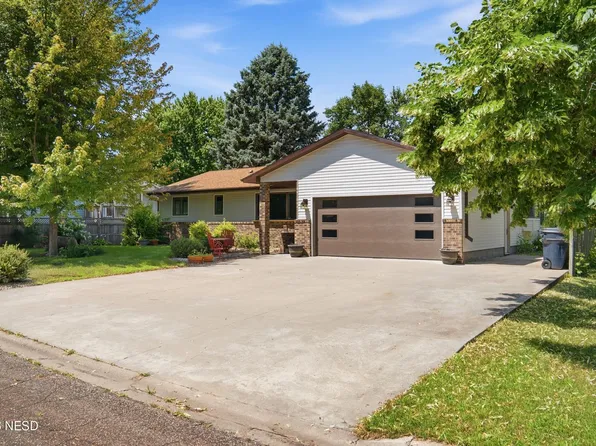 1709 Bruhn Ave NE, Watertown, SD 57201