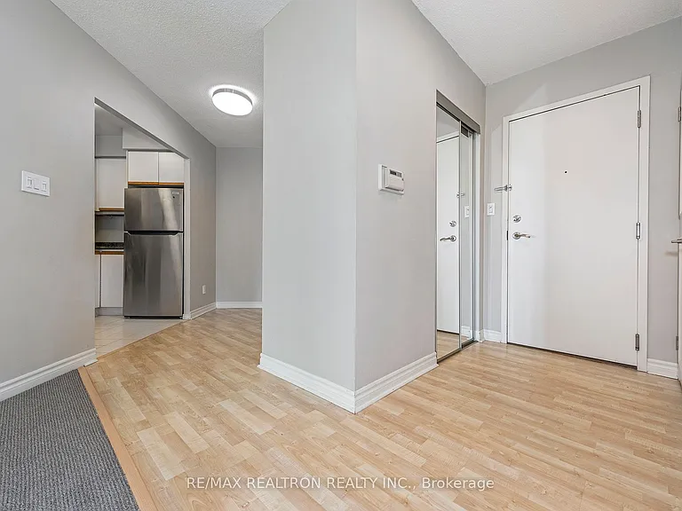 2261 Lake Shore Blvd W #1012 — Photo 5