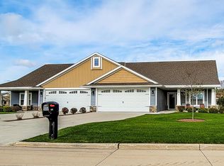 518 Maple Leaf Ct, Manitowoc, WI 54220