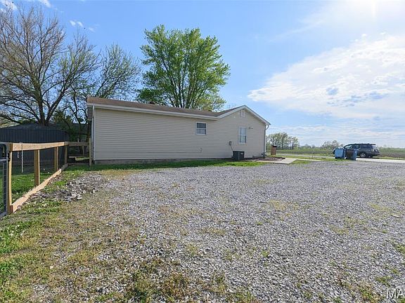 4th image of 4500 Lake Dr