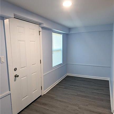 3rd image of 5438 Myrtle Ave