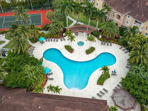4th image of 6511 Emerald Dunes Dr APT 301