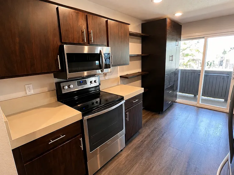 50 Corniche Dr #G — Photo 17