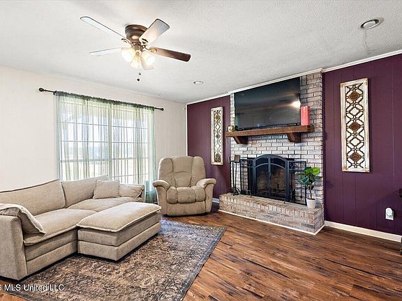 4th image of 2081 Johnston Rd