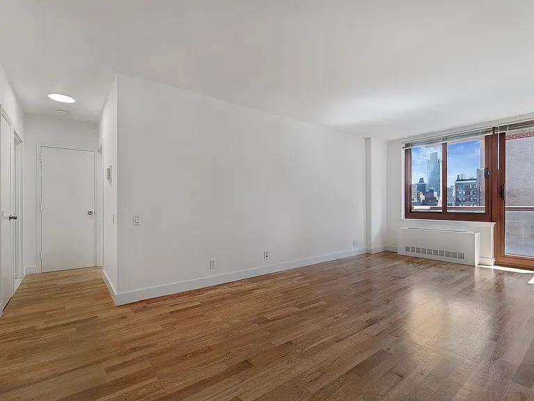 108 E 96th St #18B — Photo 2