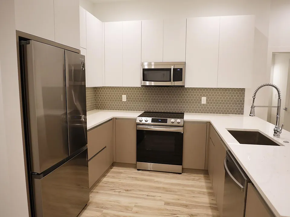 1155 Custer Ave SE #302
