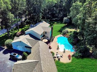 99 Round Swamp Rd, Huntington, NY 11743