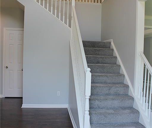3rd image of 38991 Waverly Dr