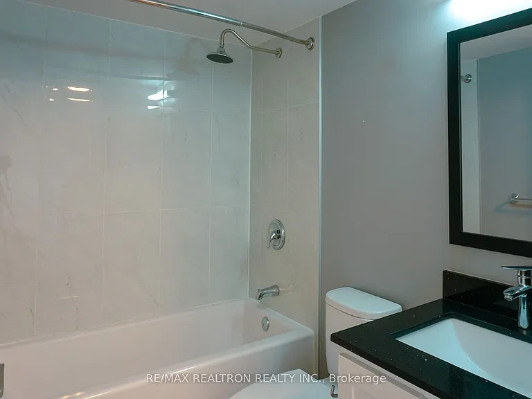 38 Lee Centre Dr #915 — Photo 5