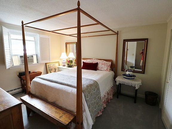 5th image of 11 Railroad Ave APT 14
