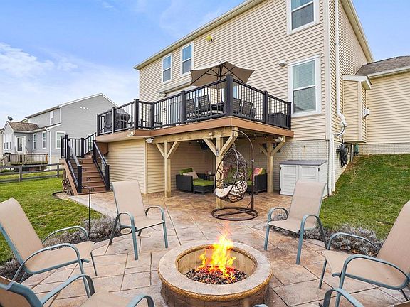 5th image of 9550 Woodbine Way
