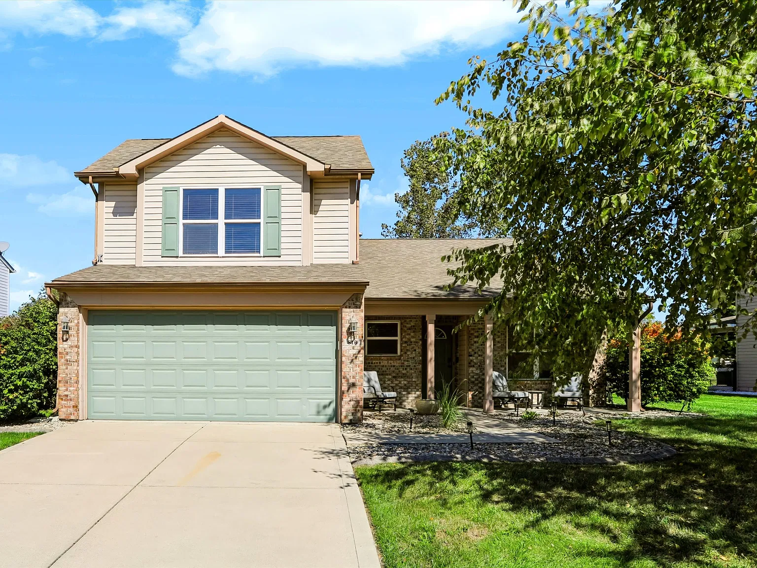 3 bed, 1998 sqft, $2,100 — Photo 2
