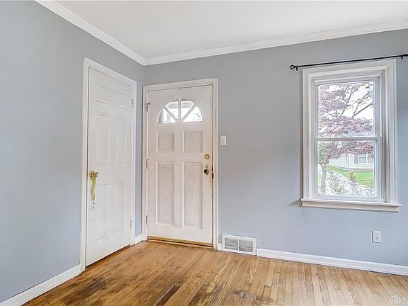 5th image of 413 Rockhill Ave