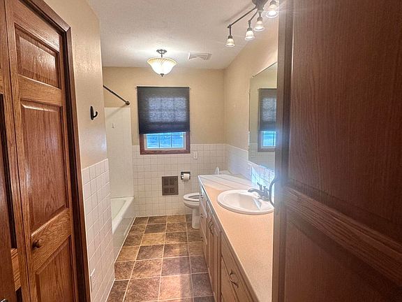 5th image of 919 3rd Ave S