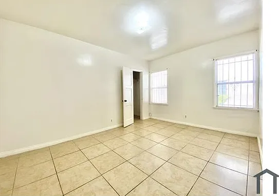 2822 W Vernon Ave — Photo 6