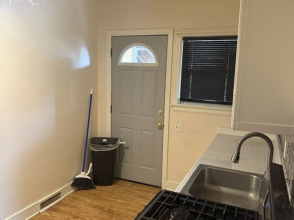 3rd image of 1123 Oakland Ave #1W