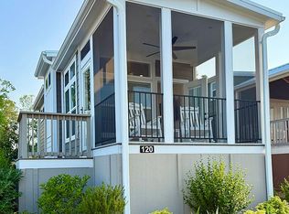 120 Breezy Meadow Ln, Flat Rock, NC 28731