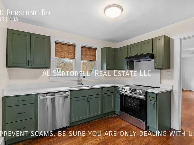 90 Pershing Rd — Photo 2