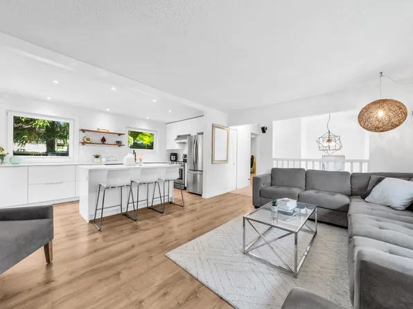 35365 Selkirk Ave, Abbotsford, BC V2S 8L1