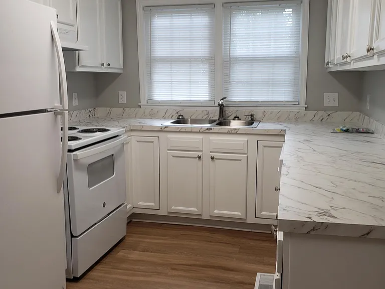 1004 Laurel St — Photo 5