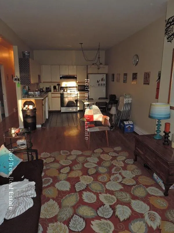 3 bed, 999 sqft, $4,800 — Photo 4