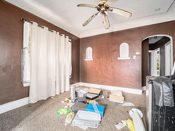 5th image of 2728 W Buena Vista St