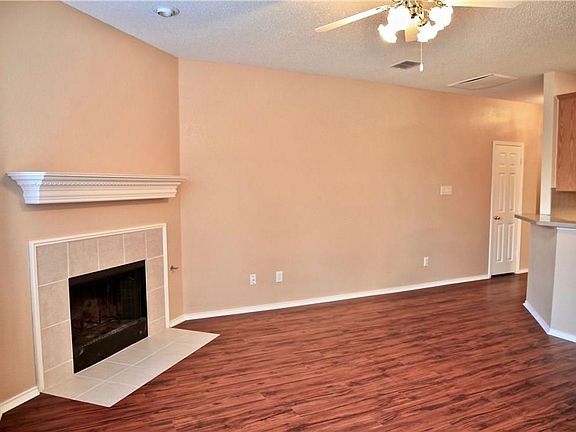 4th image of 1427 Autumnmist Dr