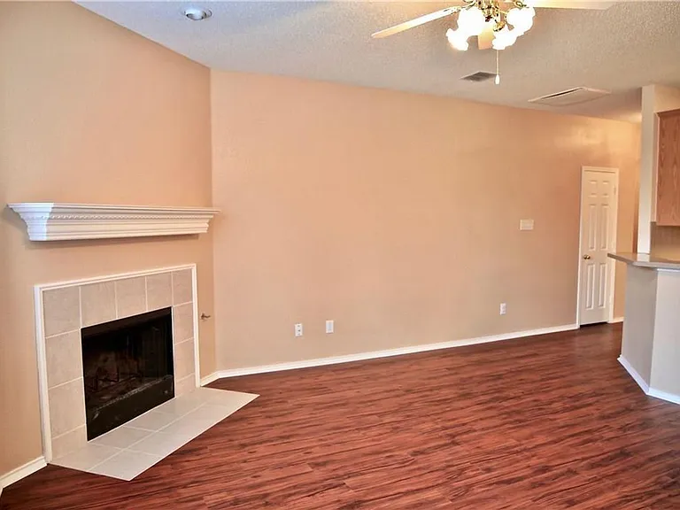 1427 Autumnmist Dr — Photo 5