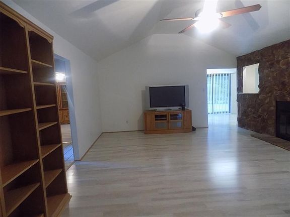 3rd image of 4101 Village Green Dr