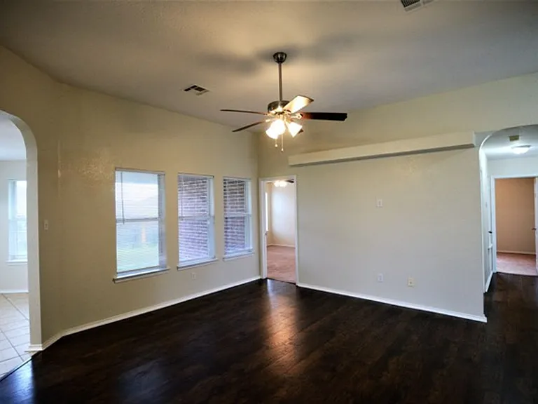2909 Maria Dr — Photo 3