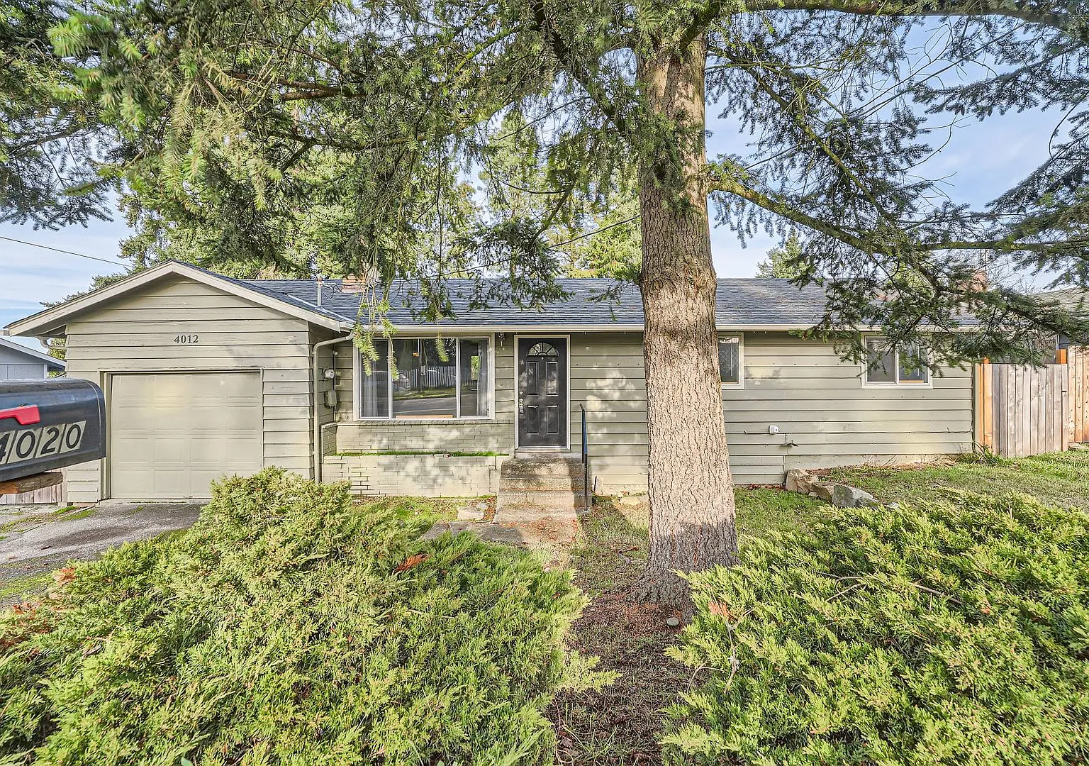 3bed/2bath Home with Fully Fenced Yard & Bonus Loft in Auburn! — Photo 1