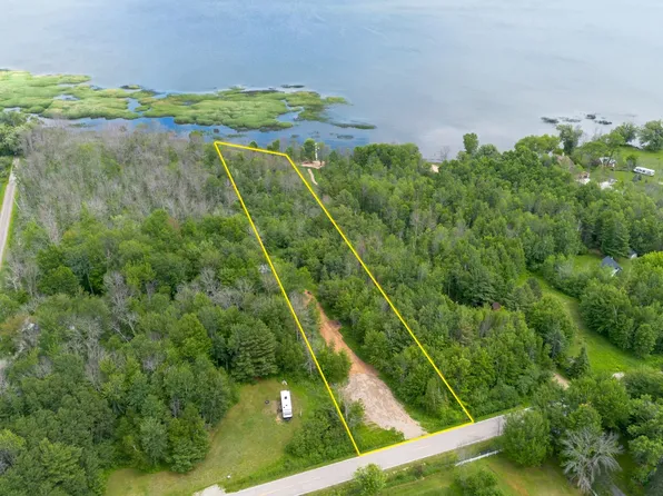 5372 County Rd N #4, Oconto, WI 54153