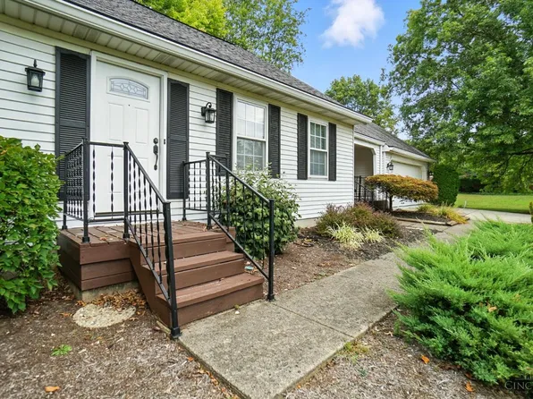 8253 Lake Ridge Dr, West Chester, OH 45069