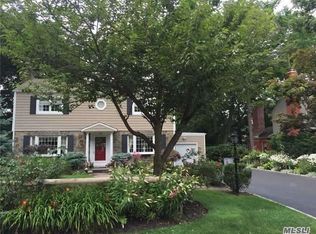75 Knollwood Rd, Roslyn, NY 11576