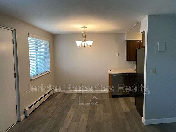 2nd image of 633 Oak St APT 2