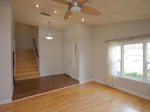 2nd image of 9 Curnutt Ct