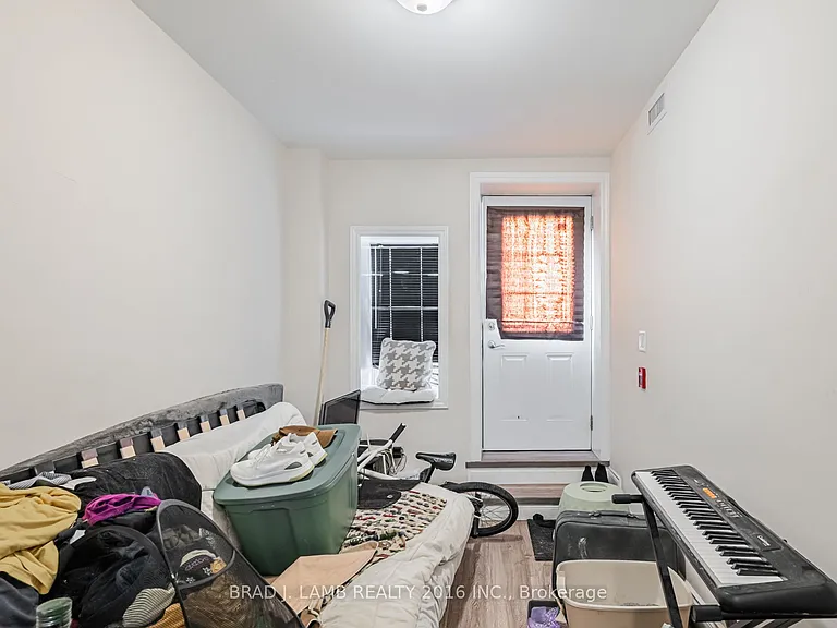 2904 A Danforth Ave #3 — Photo 8