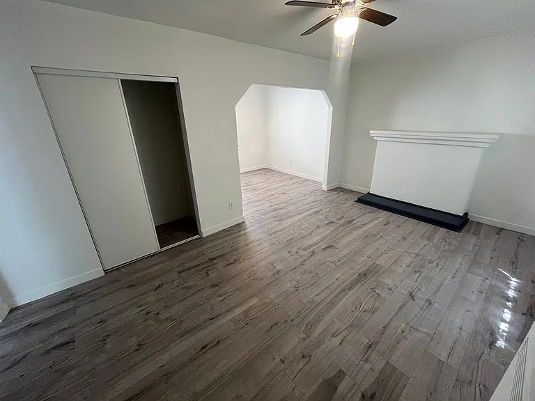 4332-4336 Lockwood Ave — Photo 7