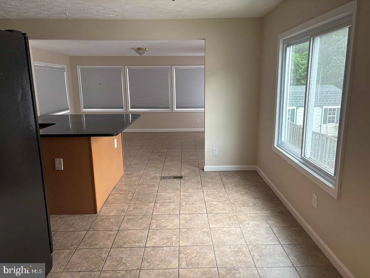 4 bed, 2.0 bath, 1606 sqft, $3,000 — Photo 4