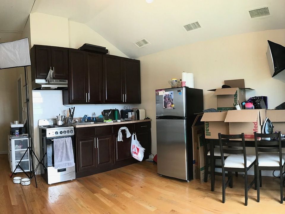 1st image of 460 Montgomery St #4